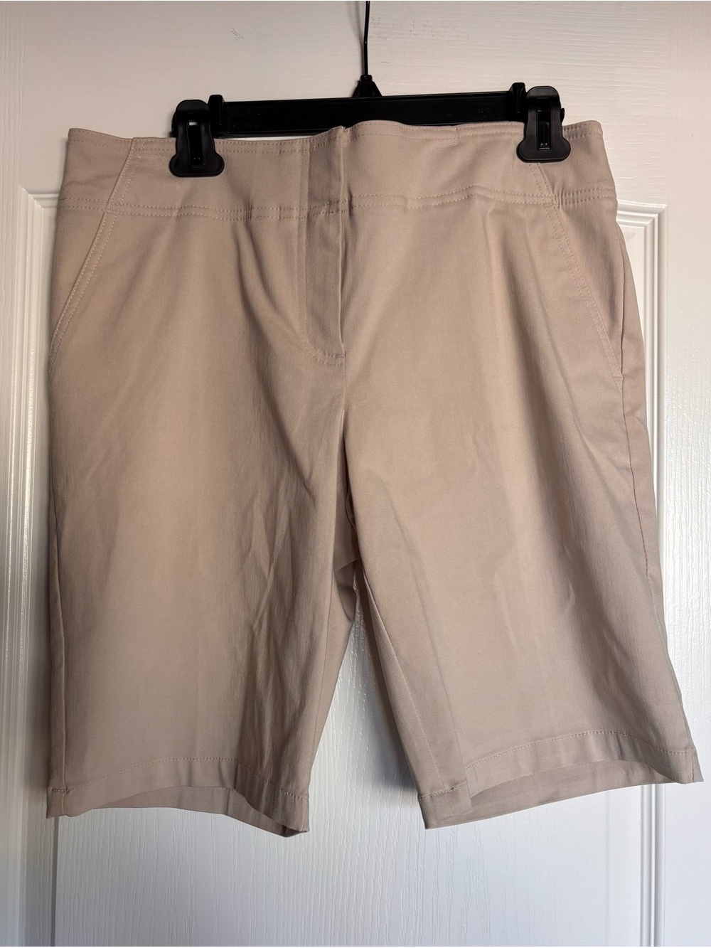 Izod NEW Golf Women's Bermuda Shorts khaki tan women’s size 10 stretch UPF